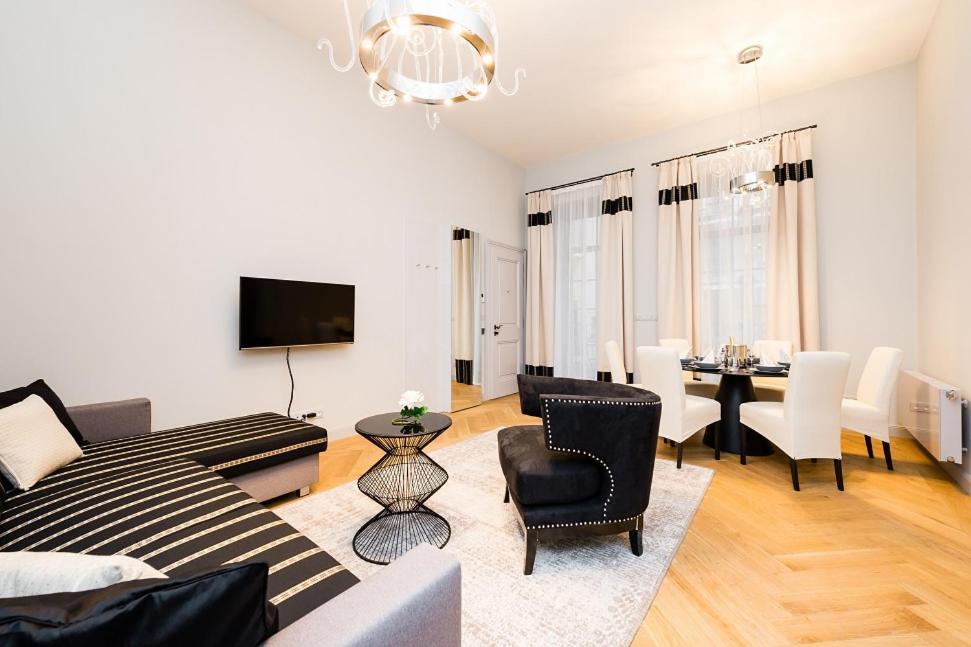 Old Royal Post Boutique Hotel & Premium Suites Prague Exterior photo