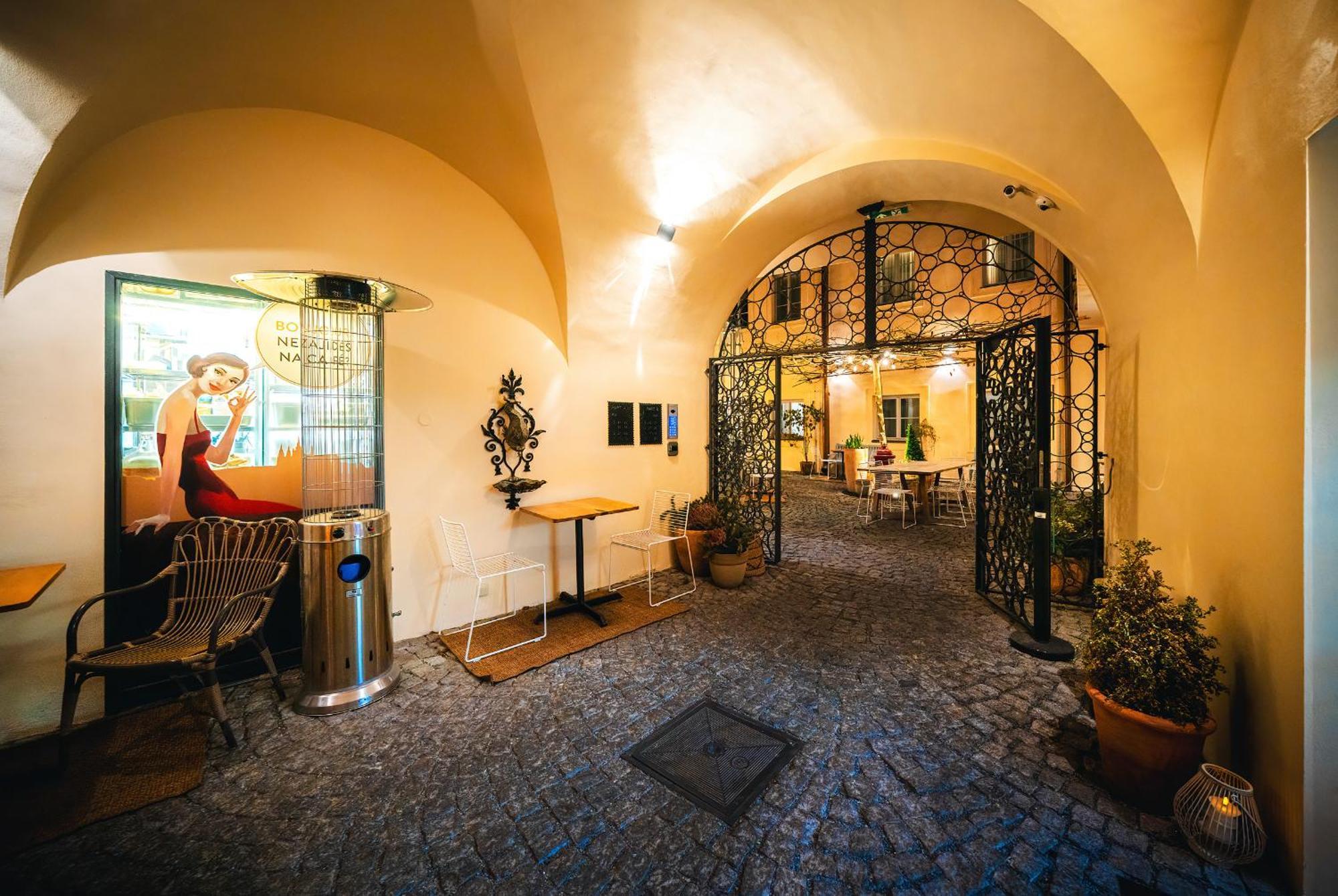 Old Royal Post Boutique Hotel & Premium Suites Prague Exterior photo